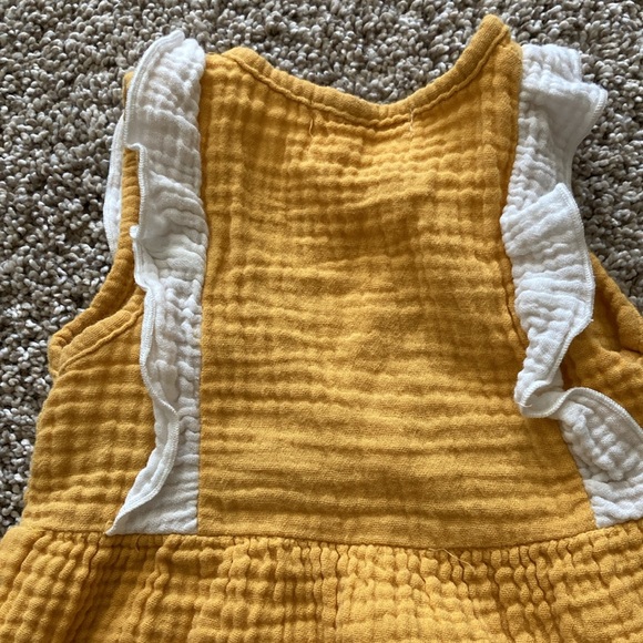 Rabbit + Bear Yellow One Piece Ruffled Romper, size 9-12 months - Picture 5 of 6
